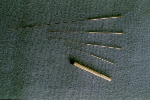 agulhas para acupuntura de diferentes tamanhos